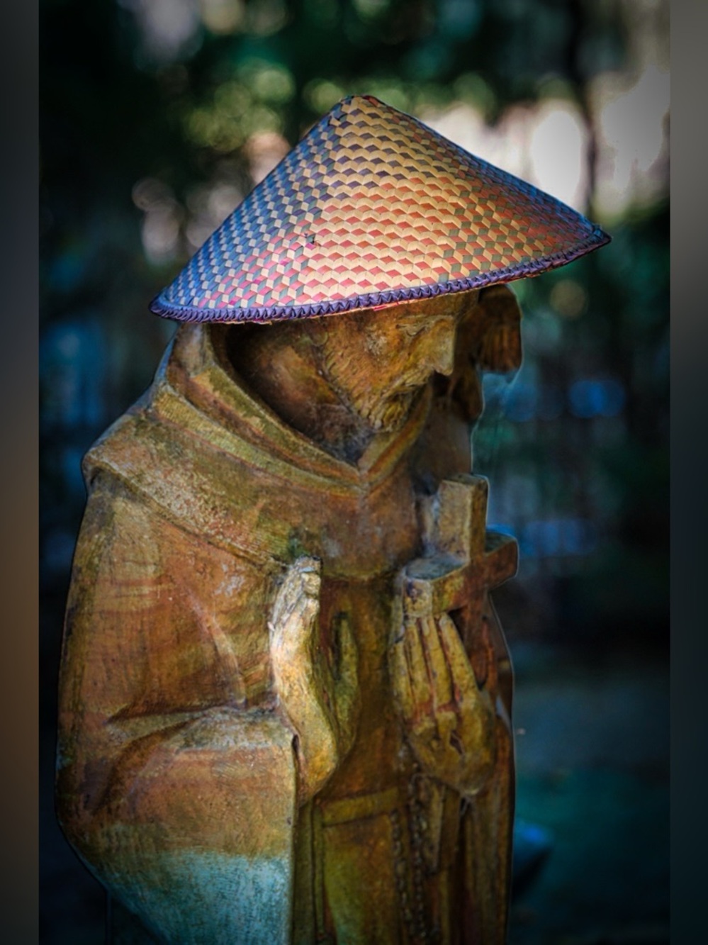 Vietnamese Nón Lá - Handcrafted Artisanal Weave Conical Hat - Picture 4 of 5